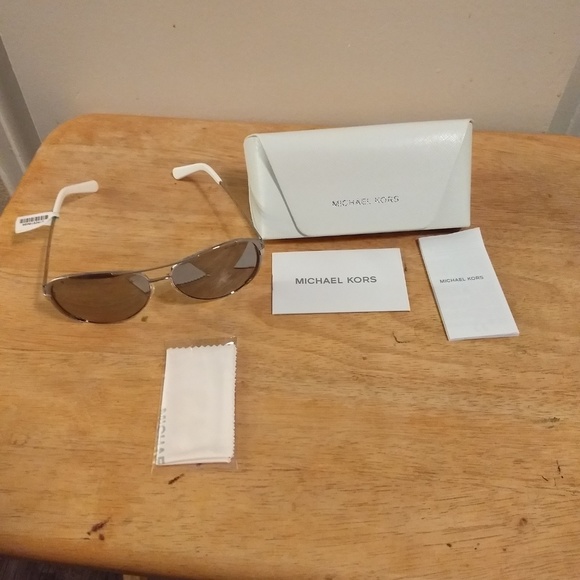 Michael Kors Sunglasses 5004 Chelsea 1001z3 - Picture 3 of 3